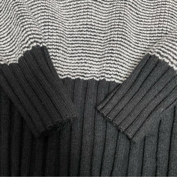 Banana Republic Black and White Turtleneck Sweater - Picture 3 of 7